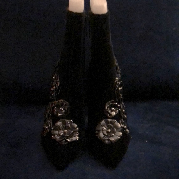 IAM NYC Isaac Mizrahi Black Floral Boots Size 8 - Picture 1 of 12